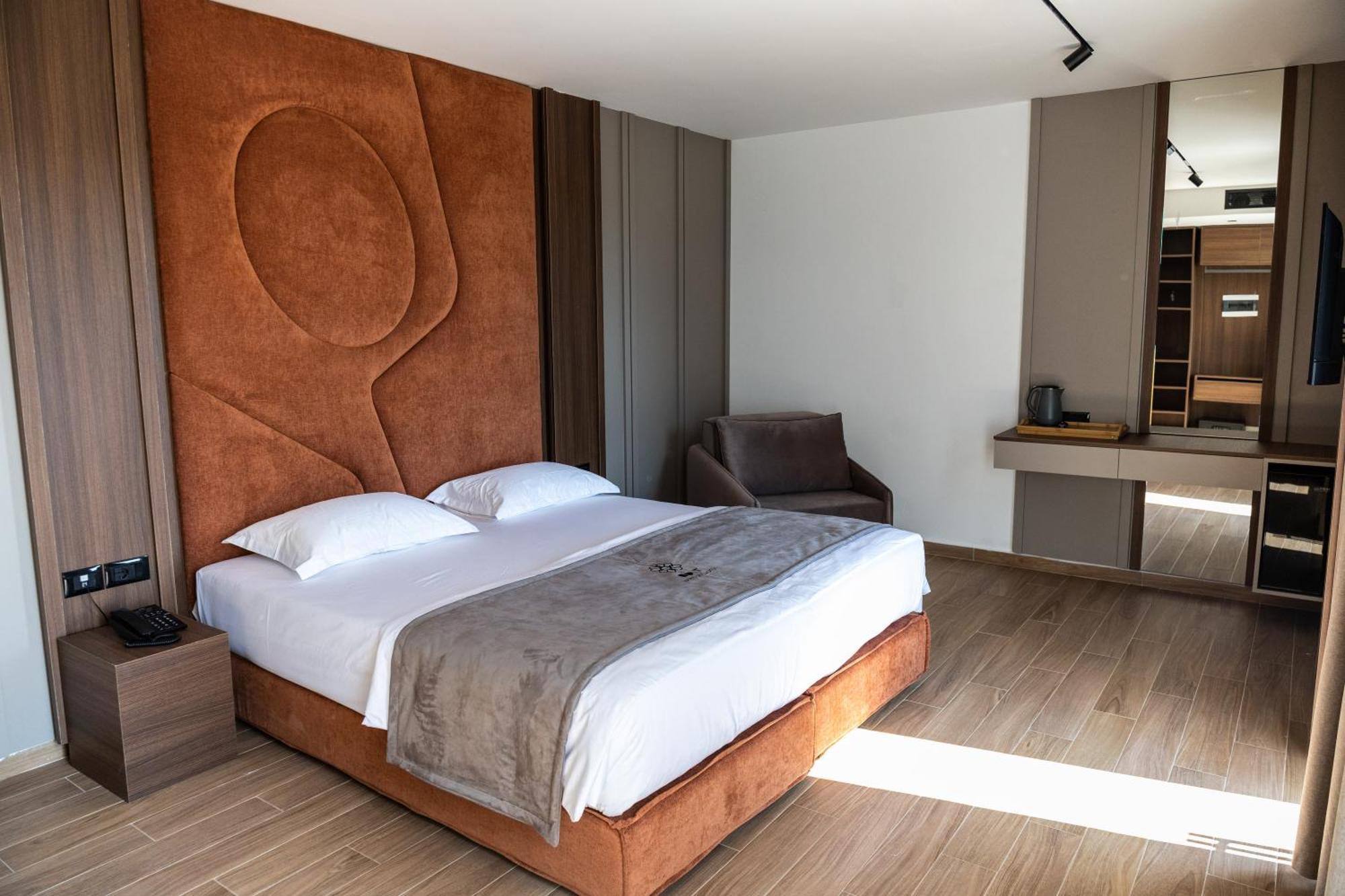 Bolt Boutique Hotel Lezhe Luaran gambar