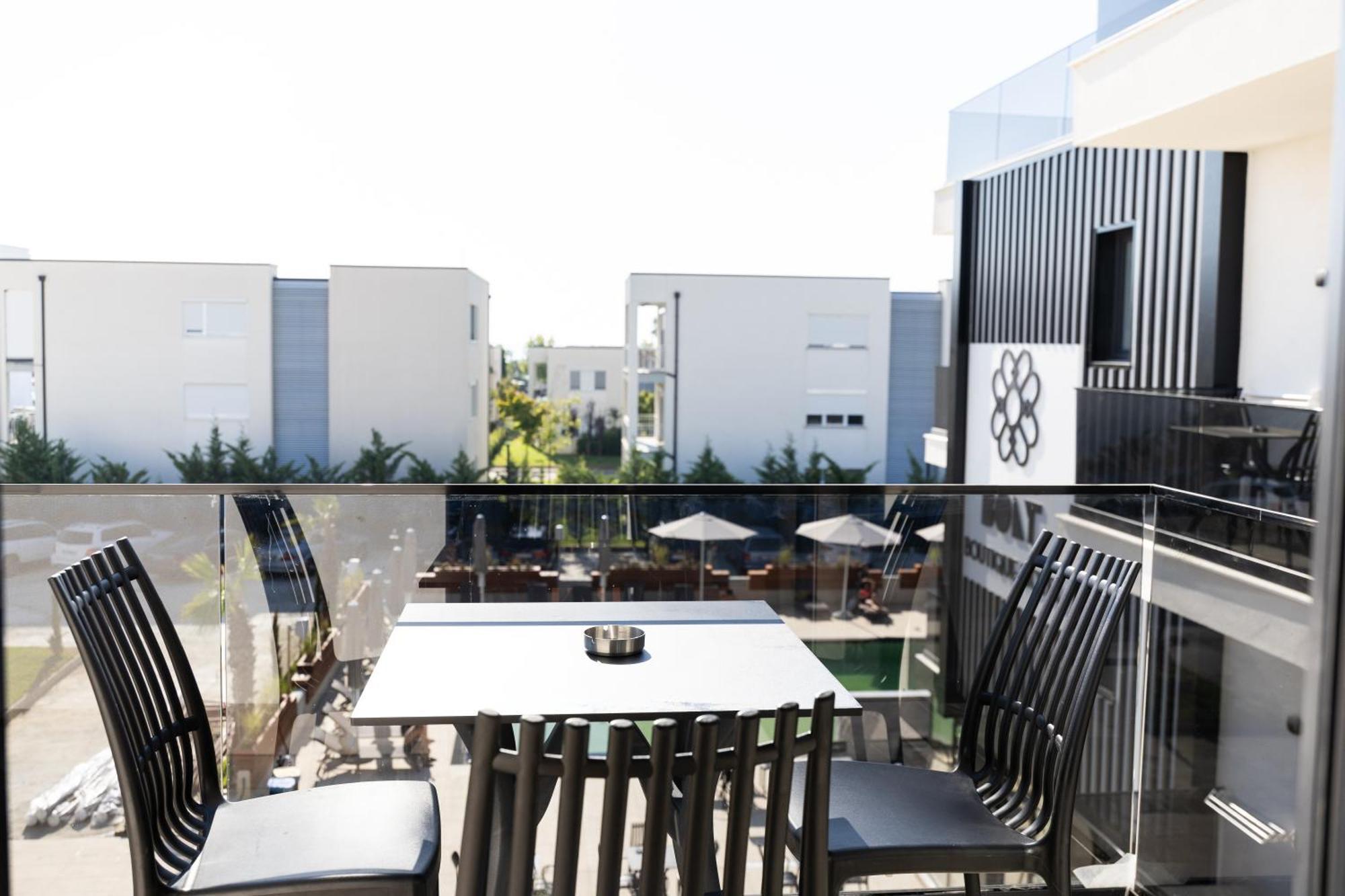 Bolt Boutique Hotel Lezhe Luaran gambar