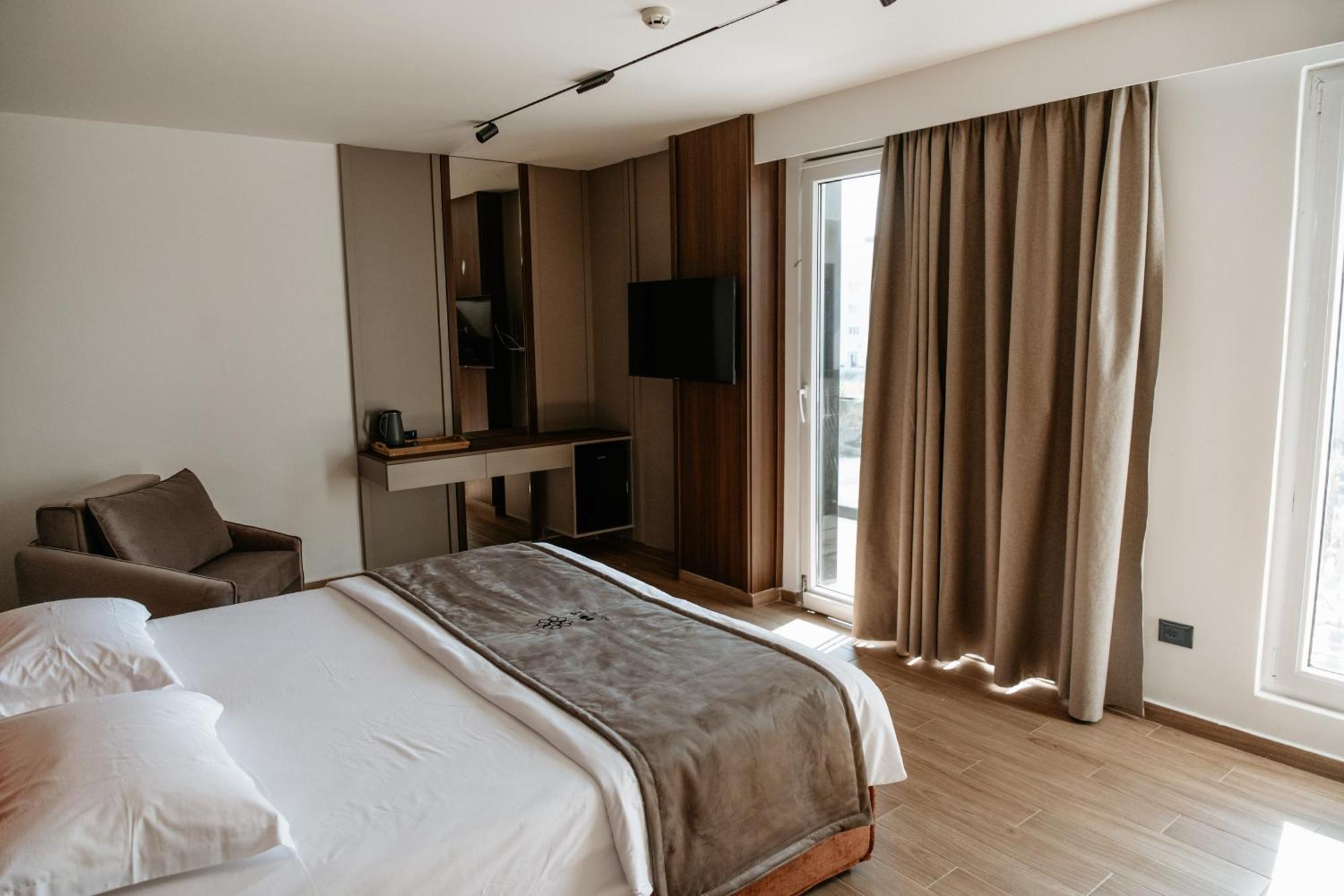 Bolt Boutique Hotel Lezhe Luaran gambar